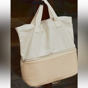 New with Tags H&M Elegant Cream and Tan Cooler Backpack